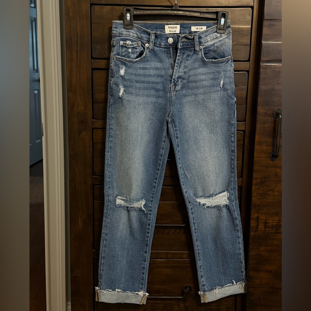 NWOT Kensie Women's Distressed high rise Blue Jeans. The slim. Sz 2/26